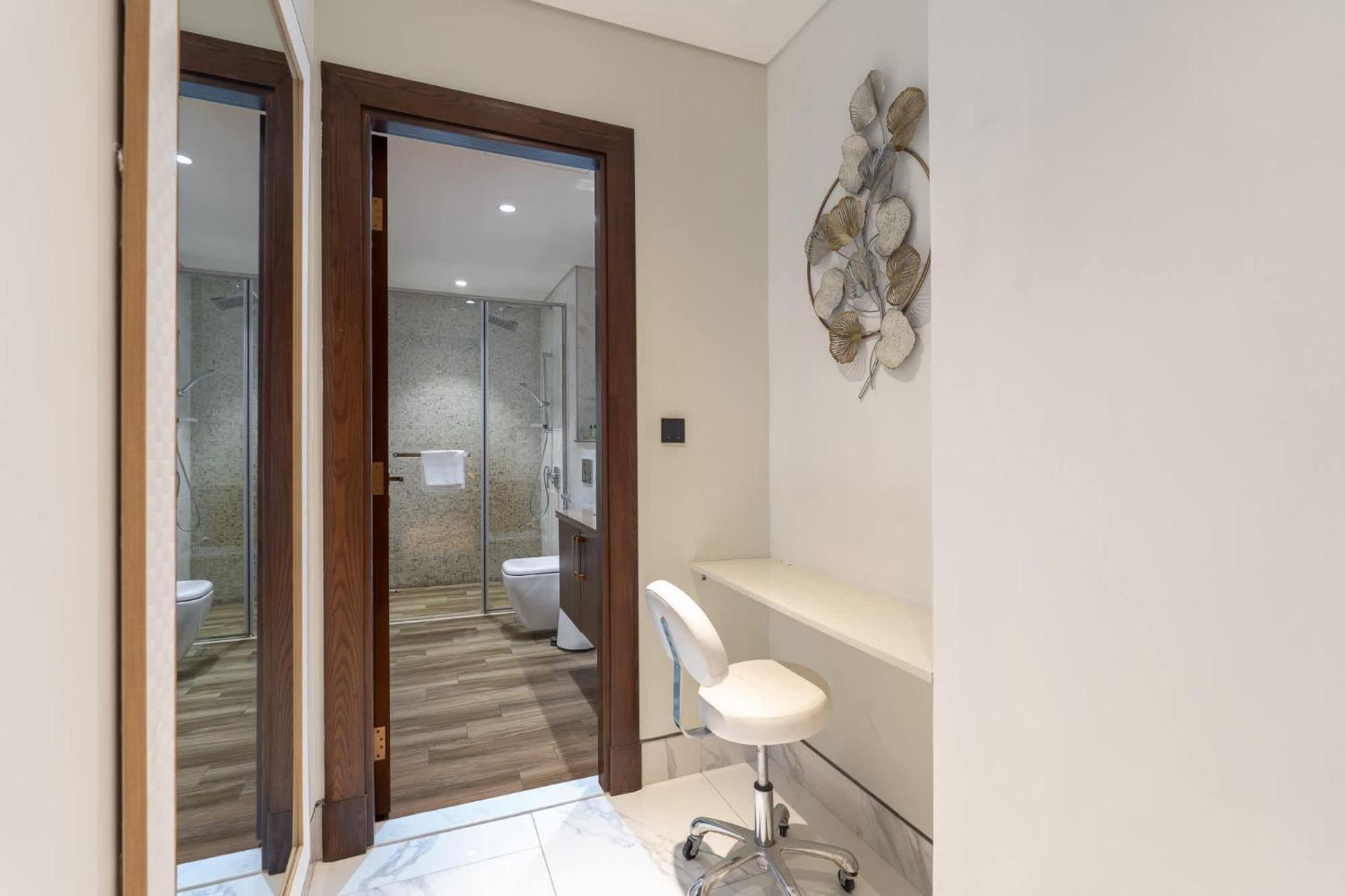 In J One Tower Perfect For Your And Sleeps 4